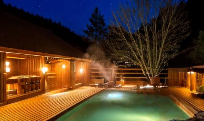 ヒノキの湯露天風呂